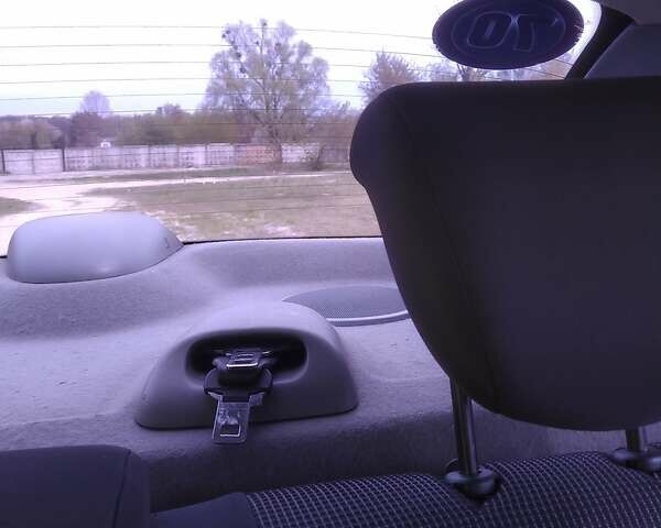 Зеленый Рено Clio Symbol, объемом двигателя 1.4 л и пробегом 267 тыс. км за 2200 $, фото 52 на Automoto.ua