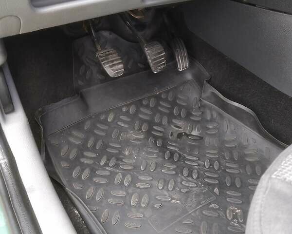 Зеленый Рено Clio Symbol, объемом двигателя 1.4 л и пробегом 267 тыс. км за 2200 $, фото 64 на Automoto.ua