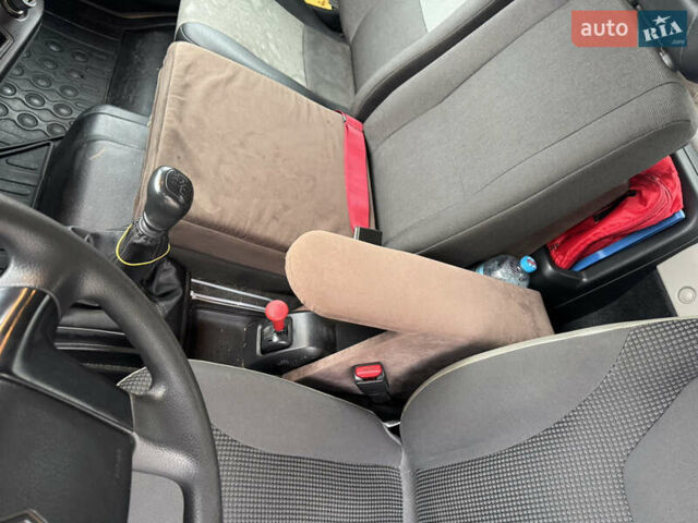 Білий Рено D-Series, об'ємом двигуна 3 л та пробігом 223 тис. км за 20700 $, фото 9 на Automoto.ua