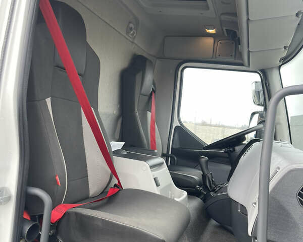 Белый Рено D-Series, объемом двигателя 5.2 л и пробегом 307 тыс. км за 32000 $, фото 18 на Automoto.ua
