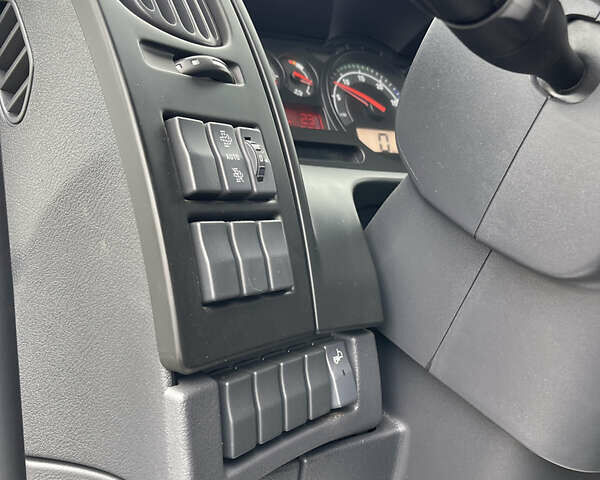 Рено D-Series, объемом двигателя 5.2 л и пробегом 307 тыс. км за 30900 $, фото 24 на Automoto.ua