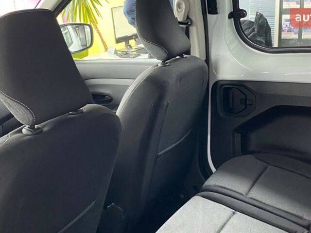 купити нове авто Рено Express Combi 2025 року від офіційного дилера Торговий дім «Фаворит-Авто» Рено фото