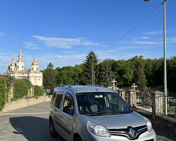 Серый Рено Kangoo Combi, объемом двигателя 1.5 л и пробегом 169 тыс. км за 10499 $, фото 19 на Automoto.ua