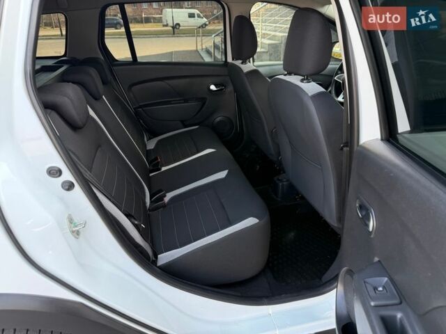 Белый Рено Logan MCV Stepway, объемом двигателя 0.9 л и пробегом 67 тыс. км за 10900 $, фото 43 на Automoto.ua