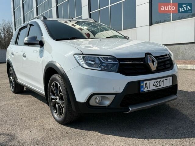 Белый Рено Logan MCV Stepway, объемом двигателя 0.9 л и пробегом 67 тыс. км за 10900 $, фото 8 на Automoto.ua