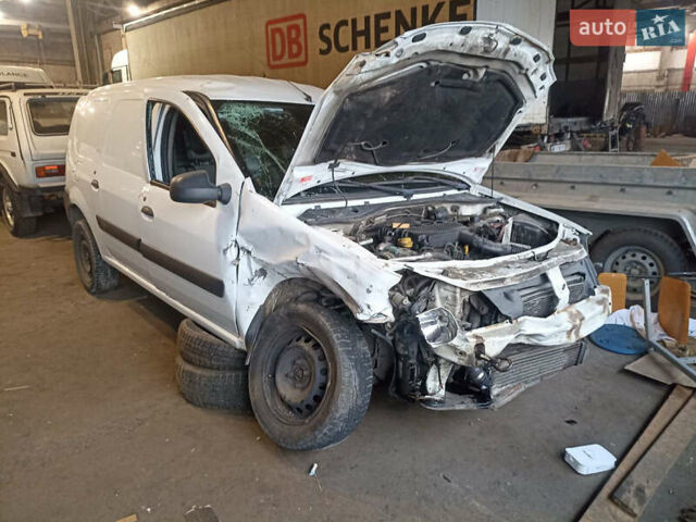 Белый Рено Logan Van, объемом двигателя 1.46 л и пробегом 306 тыс. км за 2300 $, фото 6 на Automoto.ua