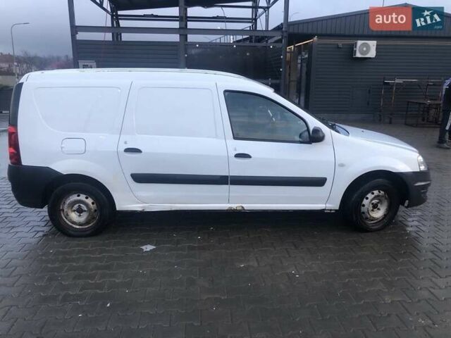Білий Рено Logan Van, об'ємом двигуна 1.6 л та пробігом 377 тис. км за 2500 $, фото 3 на Automoto.ua
