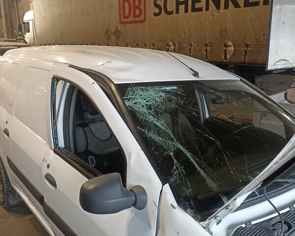 Белый Рено Logan Van, объемом двигателя 1.46 л и пробегом 306 тыс. км за 2300 $, фото 9 на Automoto.ua