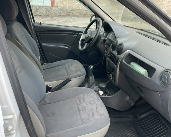 Рено Logan Van 2012 в Виннице на Automoto.ua Белый Рено Logan Van, объемом двигателя 1.6 л и пробегом 308 тыс. км за 3200 $, фото 4 на Automoto.ua