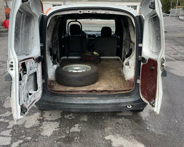 Рено Logan Van 2012 в Виннице на Automoto.ua Белый Рено Logan Van, объемом двигателя 1.6 л и пробегом 308 тыс. км за 3200 $, фото 6 на Automoto.ua