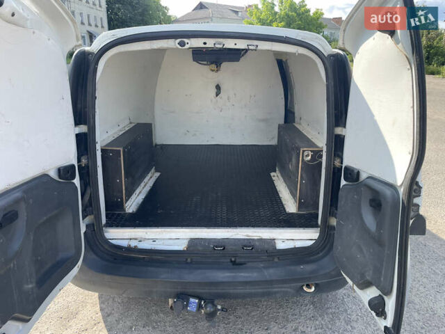 Білий Рено Logan Van, об'ємом двигуна 1.6 л та пробігом 263 тис. км за 3500 $, фото 8 на Automoto.ua