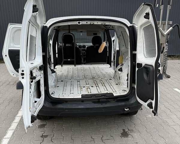 Білий Рено Logan Van, об'ємом двигуна 1.5 л та пробігом 320 тис. км за 3700 $, фото 6 на Automoto.ua