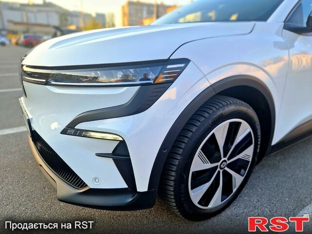 Белый Рено Megane E-Tech, объемом двигателя 0 л и пробегом 26 тыс. км за 24000 $, фото 9 на Automoto.ua