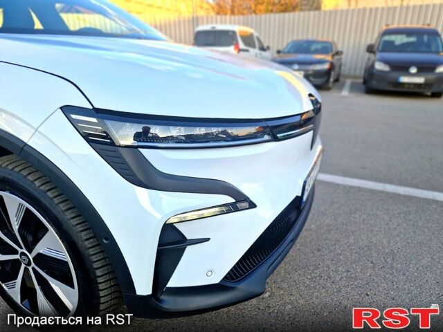 Белый Рено Megane E-Tech, объемом двигателя 0 л и пробегом 26 тыс. км за 24000 $, фото 8 на Automoto.ua