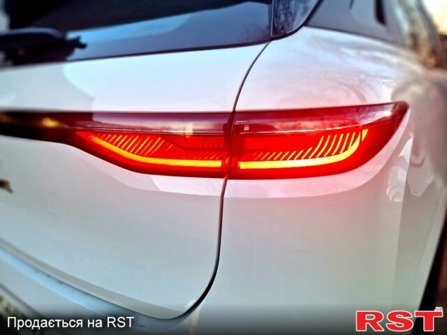 Белый Рено Megane E-Tech, объемом двигателя 0 л и пробегом 26 тыс. км за 24000 $, фото 10 на Automoto.ua