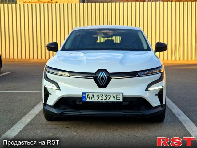 Белый Рено Megane E-Tech, объемом двигателя 0 л и пробегом 26 тыс. км за 24000 $, фото 2 на Automoto.ua