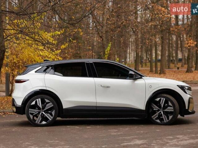 Белый Рено Megane E-Tech, объемом двигателя 0 л и пробегом 89 тыс. км за 19800 $, фото 18 на Automoto.ua