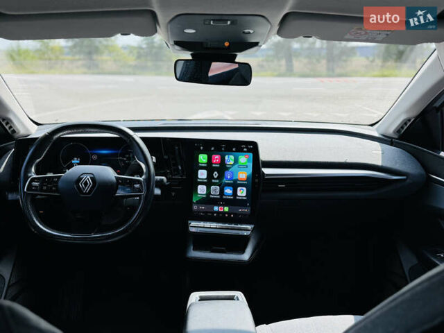 Белый Рено Megane E-Tech, объемом двигателя 0 л и пробегом 3 тыс. км за 29500 $, фото 8 на Automoto.ua