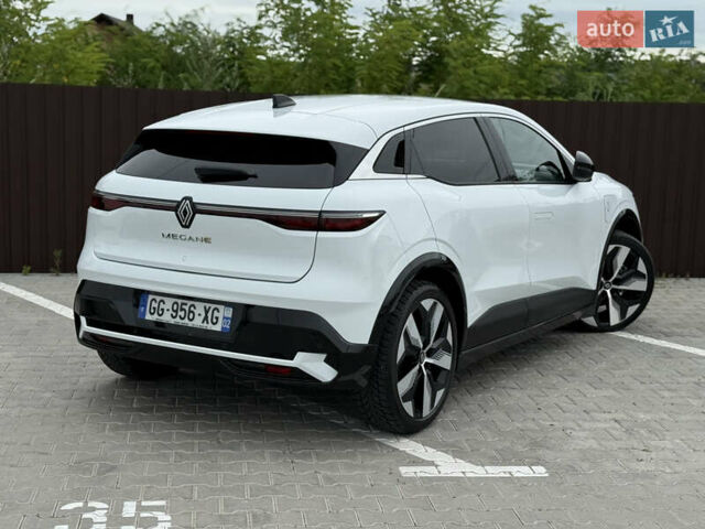 Белый Рено Megane E-Tech, объемом двигателя 0 л и пробегом 110 тыс. км за 19500 $, фото 12 на Automoto.ua