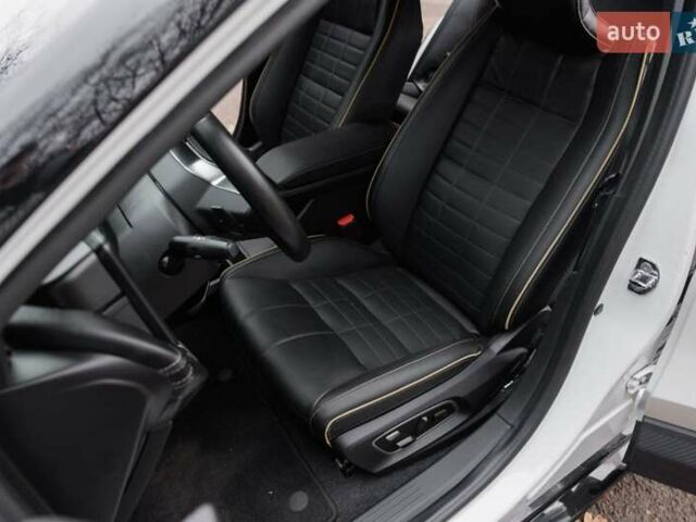 Белый Рено Megane E-Tech, объемом двигателя 0 л и пробегом 89 тыс. км за 19800 $, фото 43 на Automoto.ua