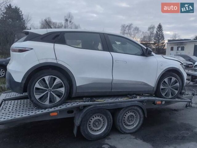 Белый Рено Megane E-Tech, объемом двигателя 0 л и пробегом 30 тыс. км за 13300 $, фото 1 на Automoto.ua