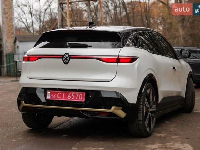 Белый Рено Megane E-Tech, объемом двигателя 0 л и пробегом 89 тыс. км за 19800 $, фото 21 на Automoto.ua