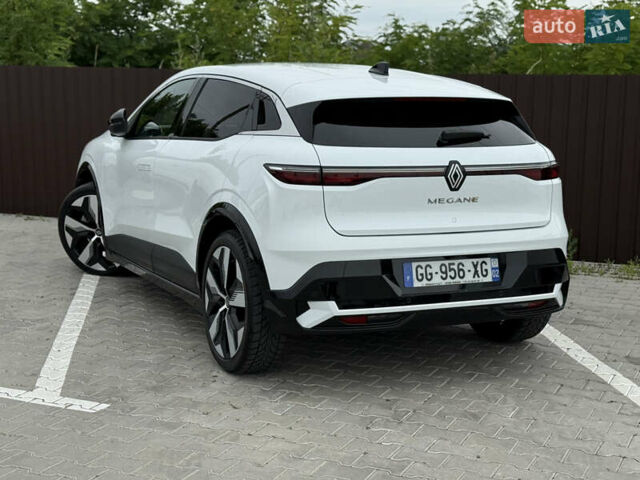 Белый Рено Megane E-Tech, объемом двигателя 0 л и пробегом 110 тыс. км за 19500 $, фото 15 на Automoto.ua