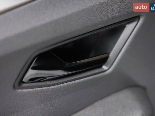 Белый Рено Megane E-Tech, объемом двигателя 0 л и пробегом 89 тыс. км за 19800 $, фото 39 на Automoto.ua