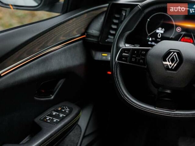 Белый Рено Megane E-Tech, объемом двигателя 0 л и пробегом 89 тыс. км за 19800 $, фото 26 на Automoto.ua