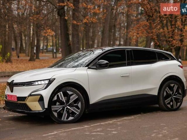 Белый Рено Megane E-Tech, объемом двигателя 0 л и пробегом 89 тыс. км за 19800 $, фото 8 на Automoto.ua