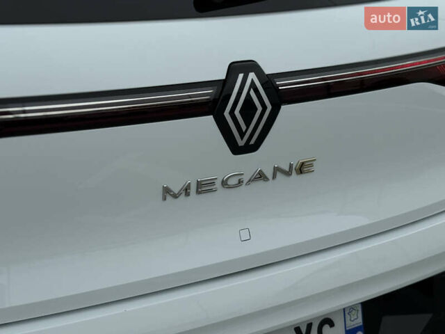 Белый Рено Megane E-Tech, объемом двигателя 0 л и пробегом 110 тыс. км за 19500 $, фото 19 на Automoto.ua