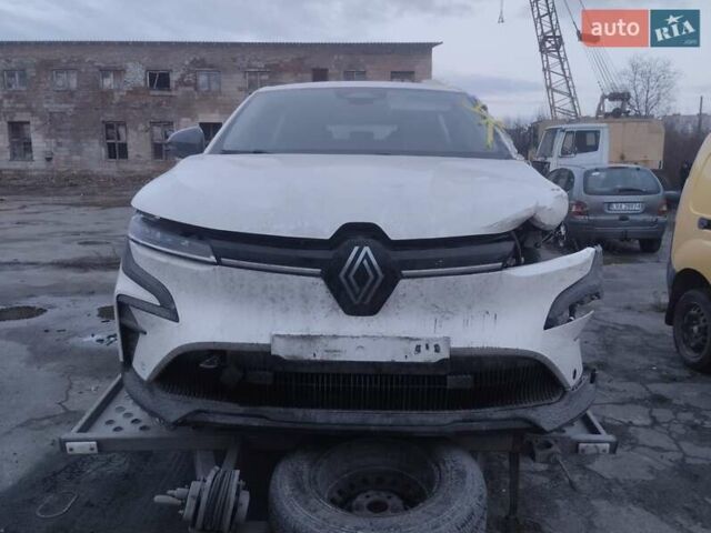 Белый Рено Megane E-Tech, объемом двигателя 0 л и пробегом 30 тыс. км за 13300 $, фото 5 на Automoto.ua