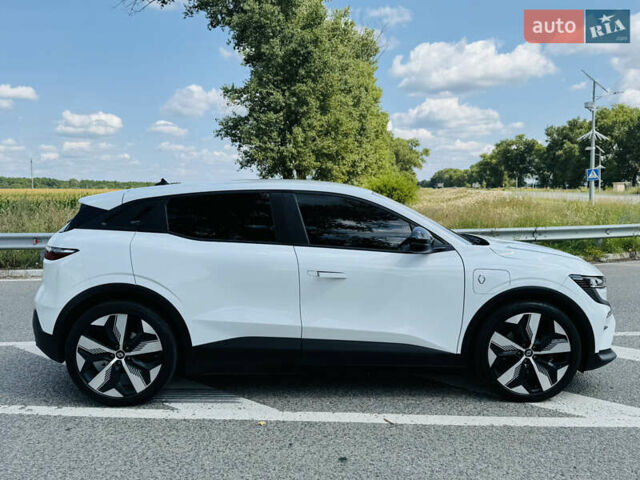 Белый Рено Megane E-Tech, объемом двигателя 0 л и пробегом 3 тыс. км за 29500 $, фото 3 на Automoto.ua