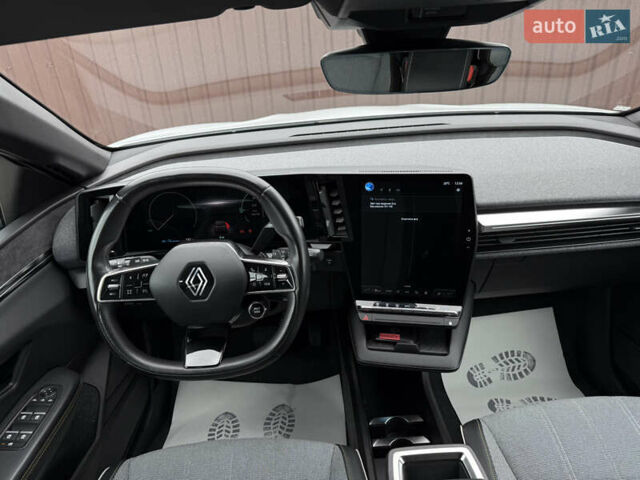 Белый Рено Megane E-Tech, объемом двигателя 0 л и пробегом 110 тыс. км за 19500 $, фото 55 на Automoto.ua