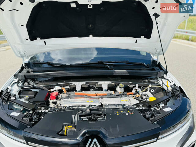 Белый Рено Megane E-Tech, объемом двигателя 0 л и пробегом 3 тыс. км за 29500 $, фото 16 на Automoto.ua