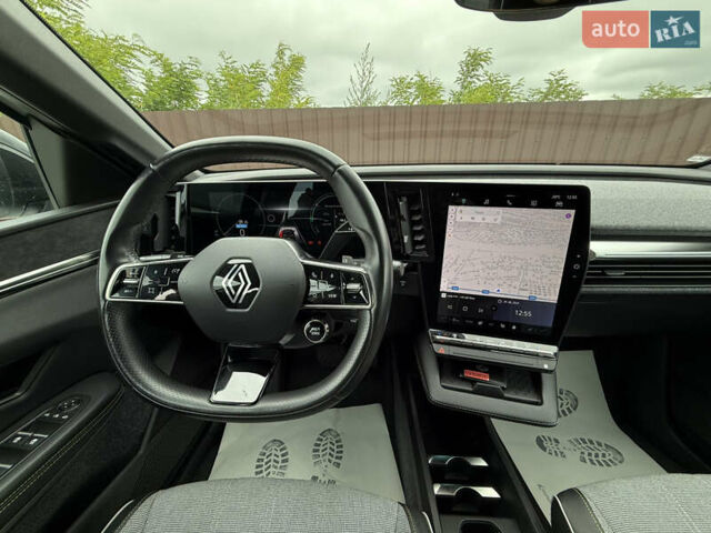 Белый Рено Megane E-Tech, объемом двигателя 0 л и пробегом 110 тыс. км за 19500 $, фото 57 на Automoto.ua