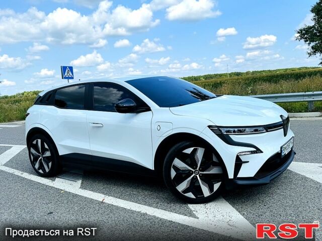 Белый Рено Megane E-Tech, объемом двигателя 0 л и пробегом 3 тыс. км за 29500 $, фото 3 на Automoto.ua