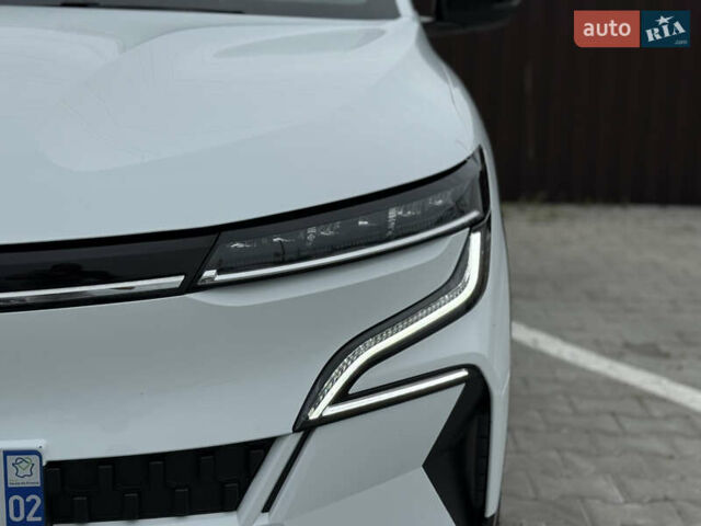 Белый Рено Megane E-Tech, объемом двигателя 0 л и пробегом 110 тыс. км за 19500 $, фото 7 на Automoto.ua