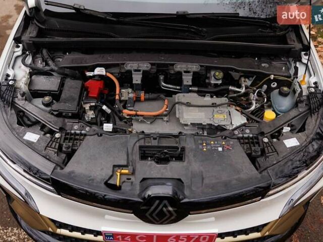 Белый Рено Megane E-Tech, объемом двигателя 0 л и пробегом 89 тыс. км за 19800 $, фото 32 на Automoto.ua