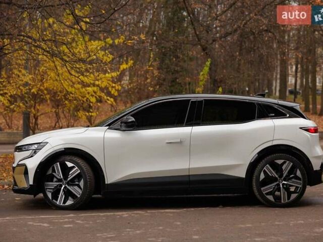 Белый Рено Megane E-Tech, объемом двигателя 0 л и пробегом 89 тыс. км за 19800 $, фото 9 на Automoto.ua