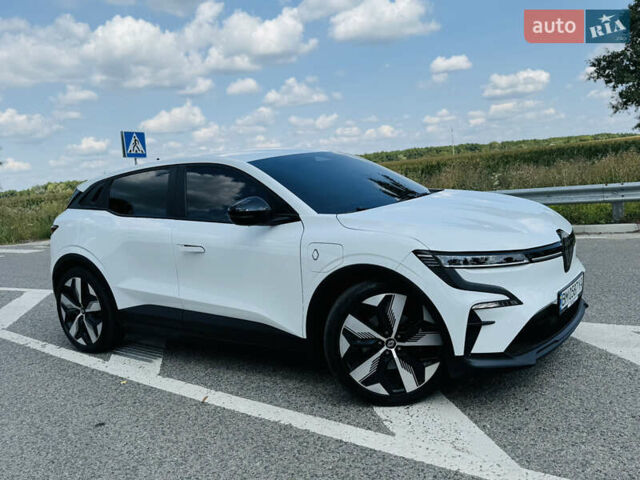 Белый Рено Megane E-Tech, объемом двигателя 0 л и пробегом 3 тыс. км за 29500 $, фото 4 на Automoto.ua