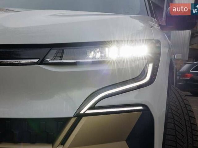 Белый Рено Megane E-Tech, объемом двигателя 0 л и пробегом 89 тыс. км за 19800 $, фото 4 на Automoto.ua