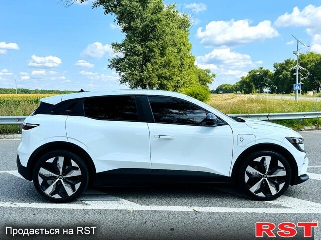 Белый Рено Megane E-Tech, объемом двигателя 0 л и пробегом 3 тыс. км за 29500 $, фото 2 на Automoto.ua