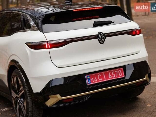 Белый Рено Megane E-Tech, объемом двигателя 0 л и пробегом 89 тыс. км за 19800 $, фото 12 на Automoto.ua