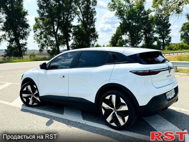 Белый Рено Megane E-Tech, объемом двигателя 0 л и пробегом 3 тыс. км за 29500 $, фото 5 на Automoto.ua