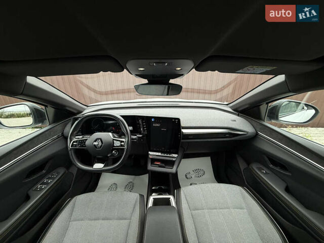Белый Рено Megane E-Tech, объемом двигателя 0 л и пробегом 110 тыс. км за 19500 $, фото 52 на Automoto.ua