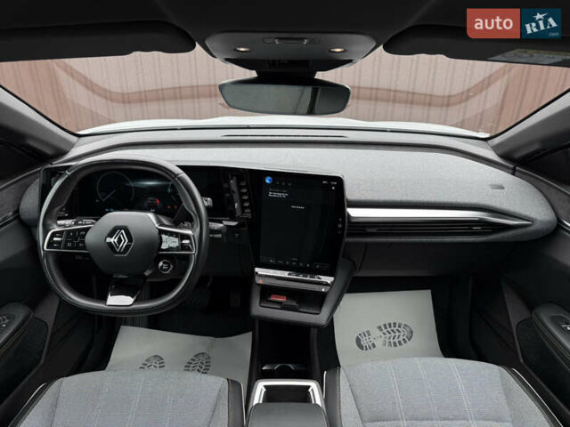 Белый Рено Megane E-Tech, объемом двигателя 0 л и пробегом 110 тыс. км за 19500 $, фото 53 на Automoto.ua