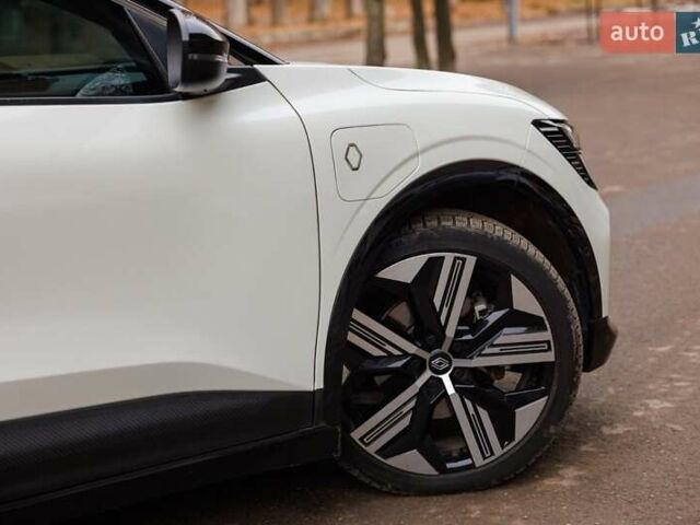 Белый Рено Megane E-Tech, объемом двигателя 0 л и пробегом 89 тыс. км за 19800 $, фото 15 на Automoto.ua