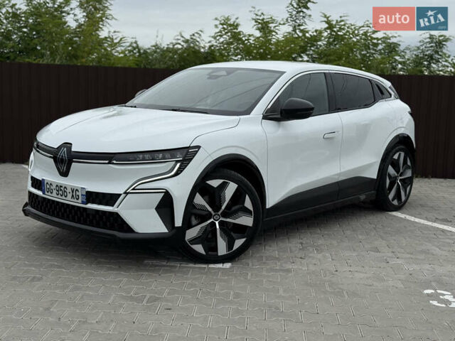 Белый Рено Megane E-Tech, объемом двигателя 0 л и пробегом 110 тыс. км за 19500 $, фото 2 на Automoto.ua