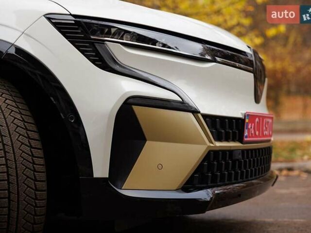 Белый Рено Megane E-Tech, объемом двигателя 0 л и пробегом 89 тыс. км за 19800 $, фото 6 на Automoto.ua